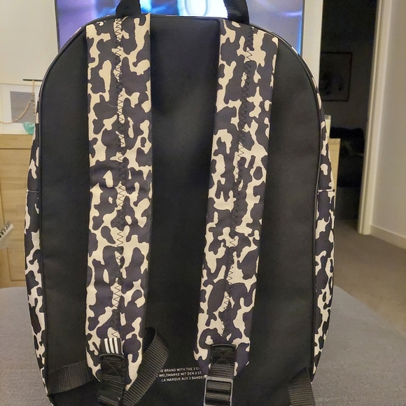 Adidas Originals Classic Backpack As New Condition - Picture 2 of 5